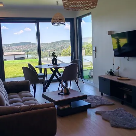 Stieber Panorama Апартаменты Балатонфюзфё